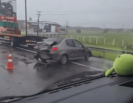 Acidente na BR-101 causa longo congestionamento em Itapema