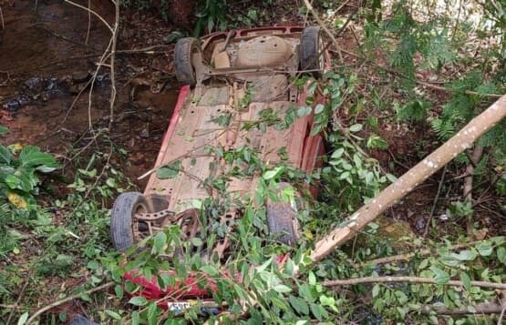 Jovem de 16 anos morre após carro despencar em barranco em Concórdia