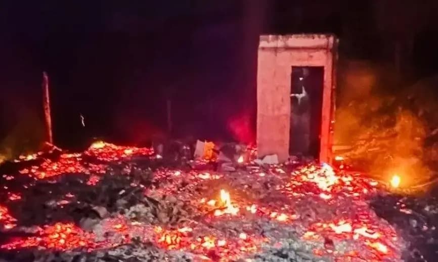Mulher toca fogo em cabana de pousada após se recusar a desocupar local, diz proprietário