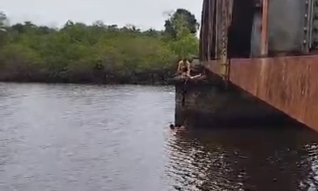 Homem resgata namorada com cadarço após queda de ponte durante selfie em SC