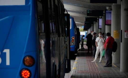 Florianópolis terá transporte gratuito aos domingos durante o verão