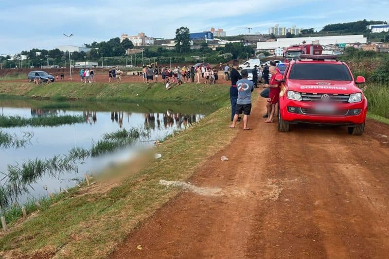 Homem morre afogado enquanto pescava em lago