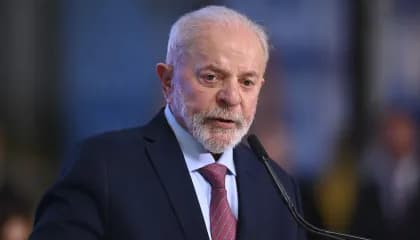 Lula demonstra apoio a familiares e feridos de queda de avião no RS