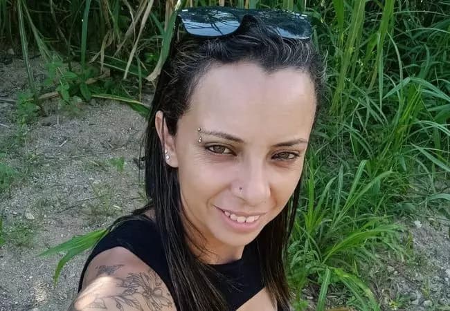 Madrasta que morreu atropelada por caminhão junto com enteada é identificada