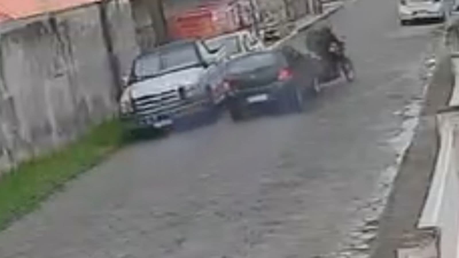 Motoboy é atropelado por motorista de veículo após briga de trânsito em Tijucas