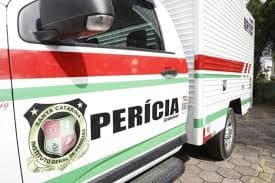 Mulher mata marido com facada no pescoço e morre em presídio de SC