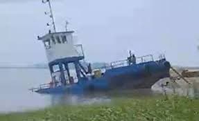 Rebocador usado em ferry boat entre Joinville e São Francisco do Sul é flagrado submerso