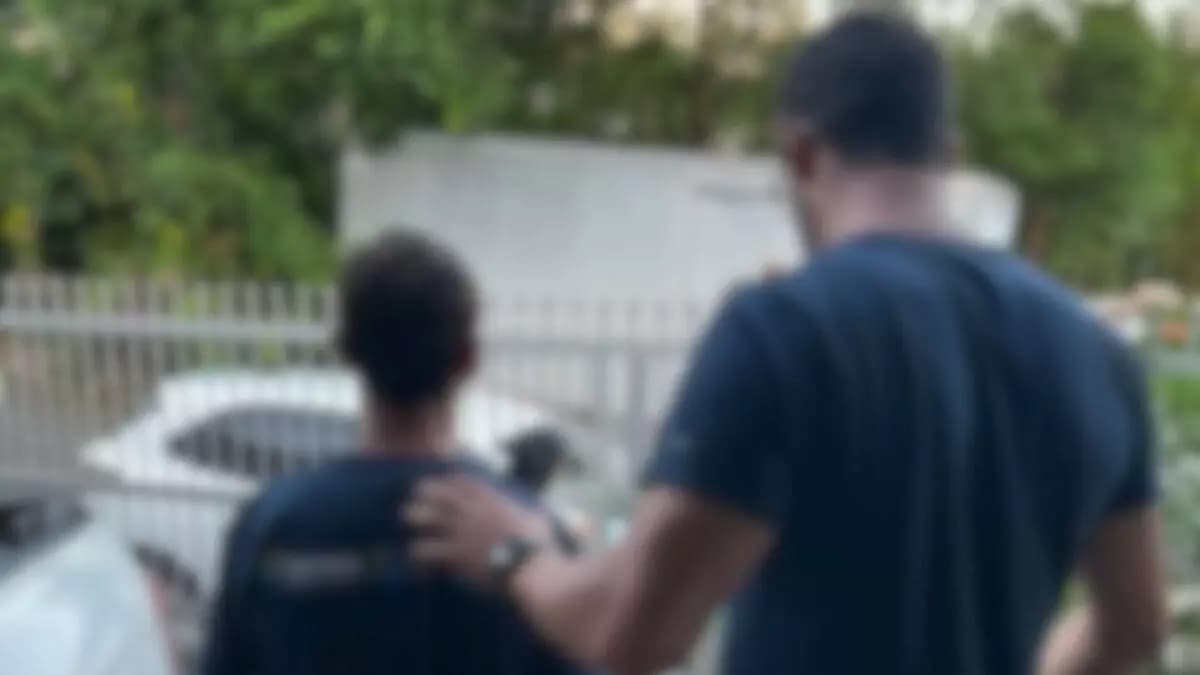 Homem é preso após estuprar adolescente dentro de banheiro em supermercado