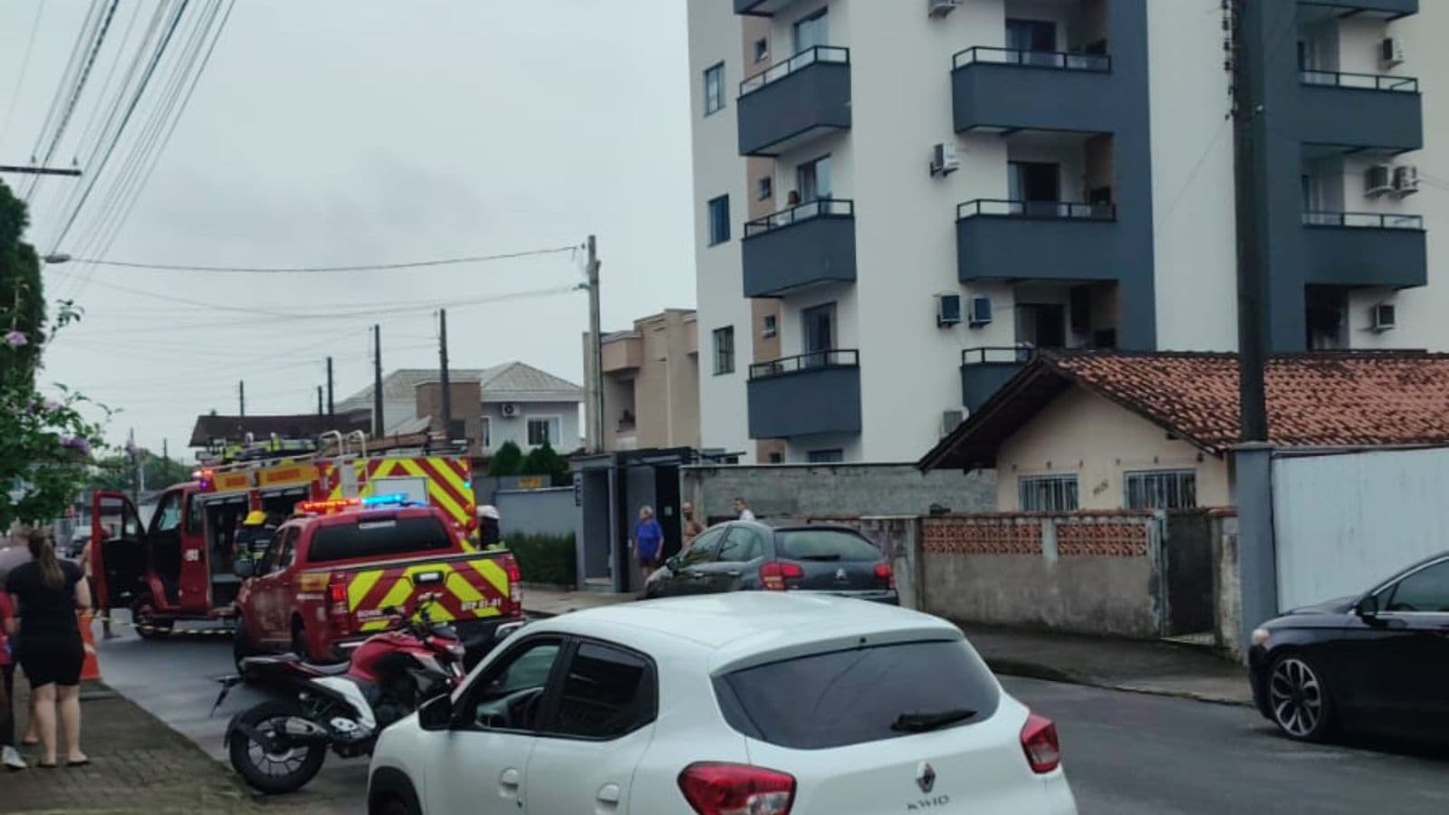 Incêndio em apartamento deixa mulher morta e feridos em Joinville