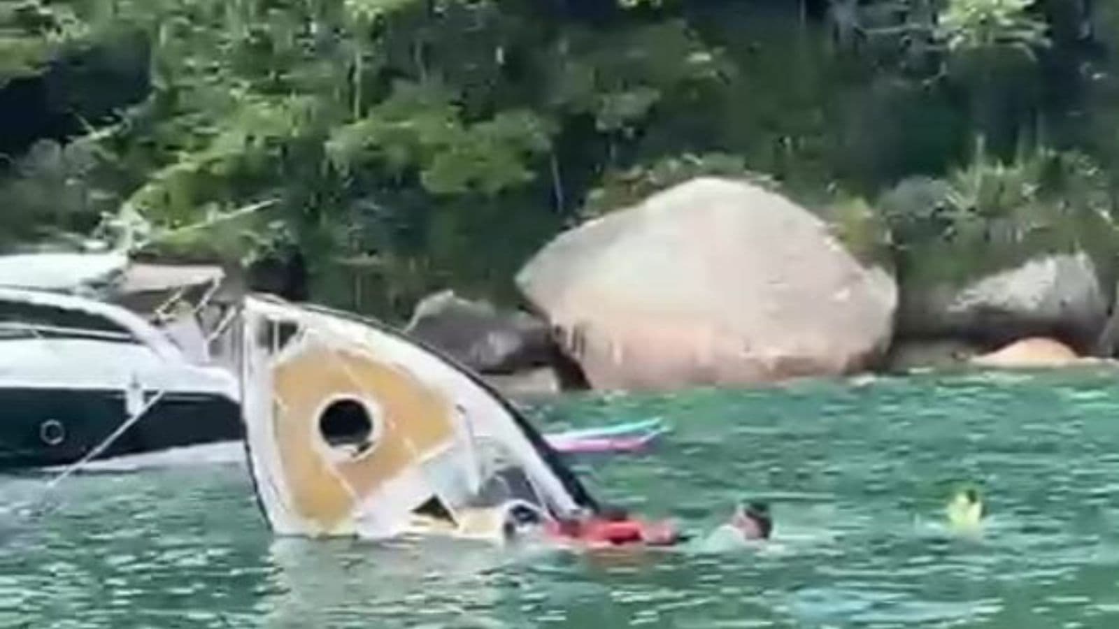 “Tudo muito rápido”: Lancha afunda com turistas a bordo em praia de Balneário Camboriú