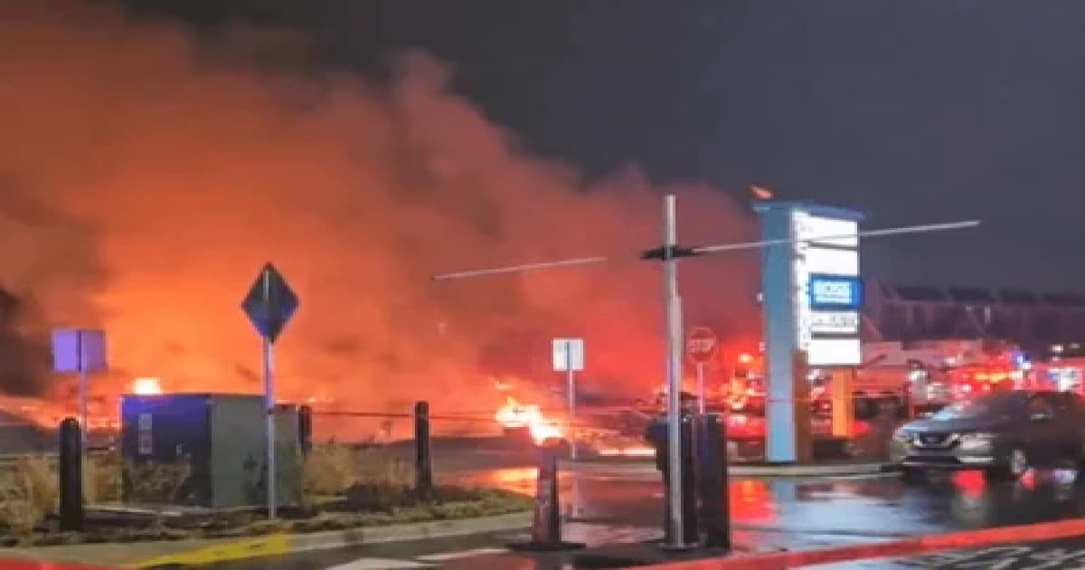 URGENTE: Avião cai e explode após decolar de aeroporto na Filadélfia nos Estados Unidos