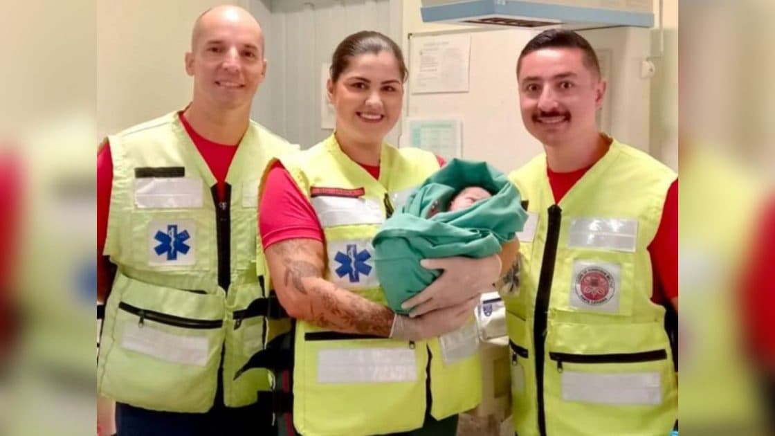 Mãe dá à luz em ambulância a caminho do hospital em SC