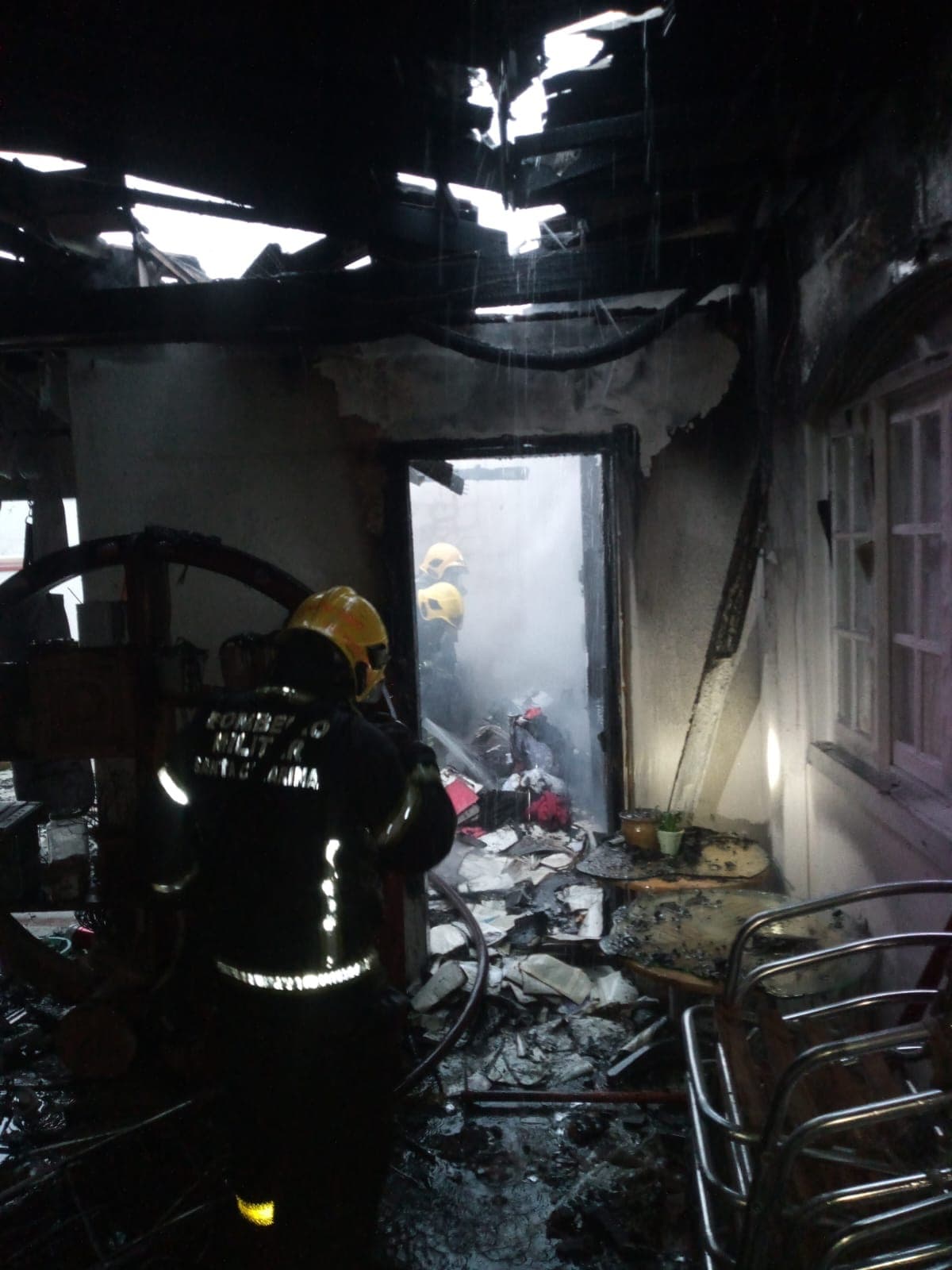 Incêndio atinge residência em Balneário Camboriú e mobiliza cinco viaturas