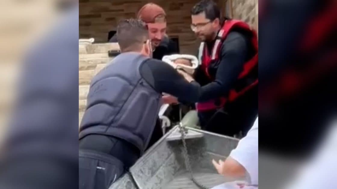 Empresário e voluntários da ONG Amigos do Vale resgatam moradores durante fortes chuvas em Itapema
