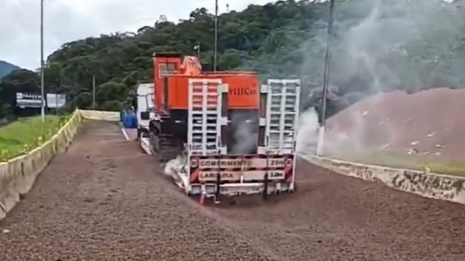 “Perdi os freios”: Motorista faz vídeo e comemora após entrar com caminhão em área de escape na BR-376