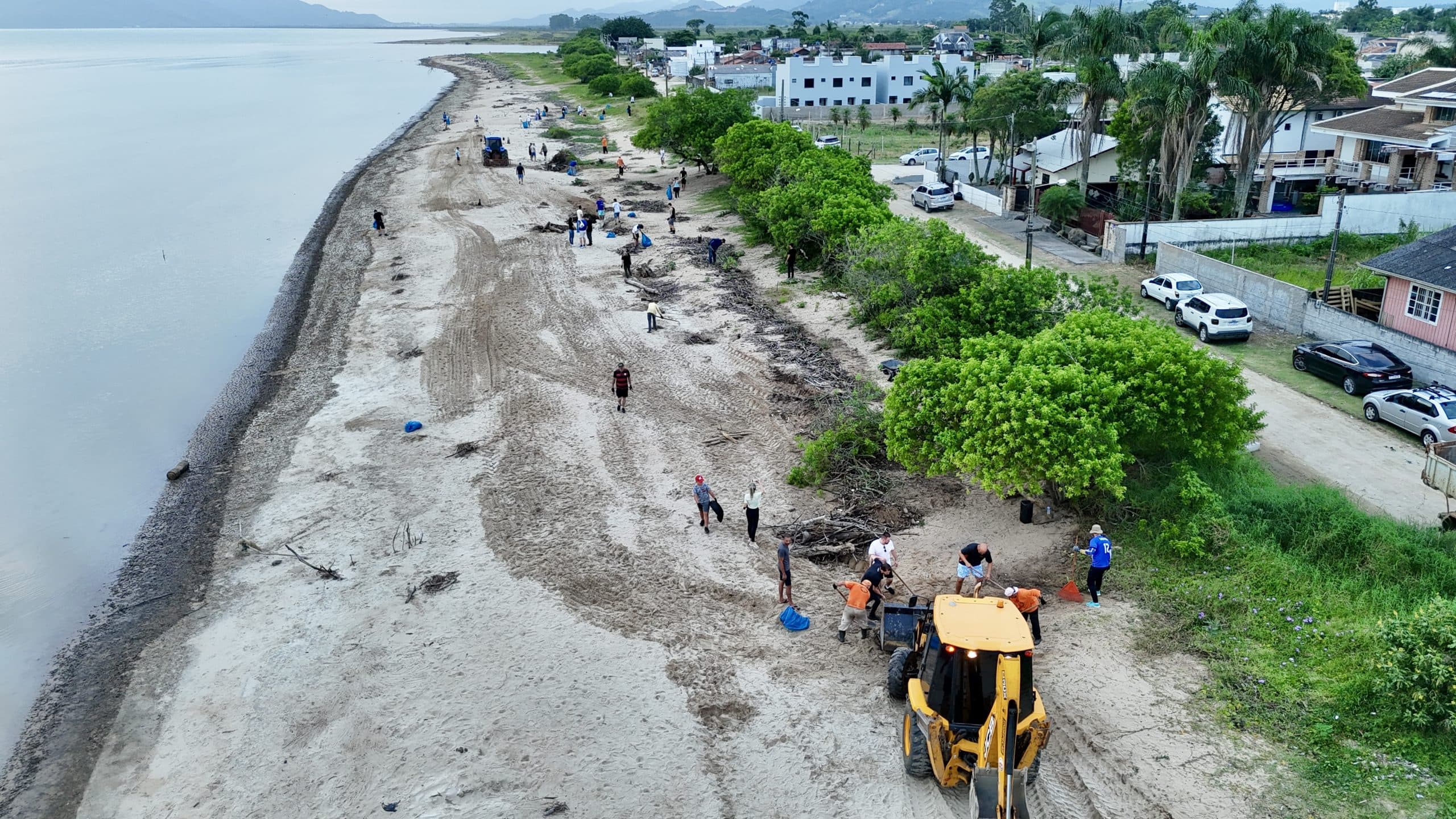 Com apenas três dias de gestão, Maickon Sgrott cumpre promessa e inicia revitalização da Praia do Pontal Norte