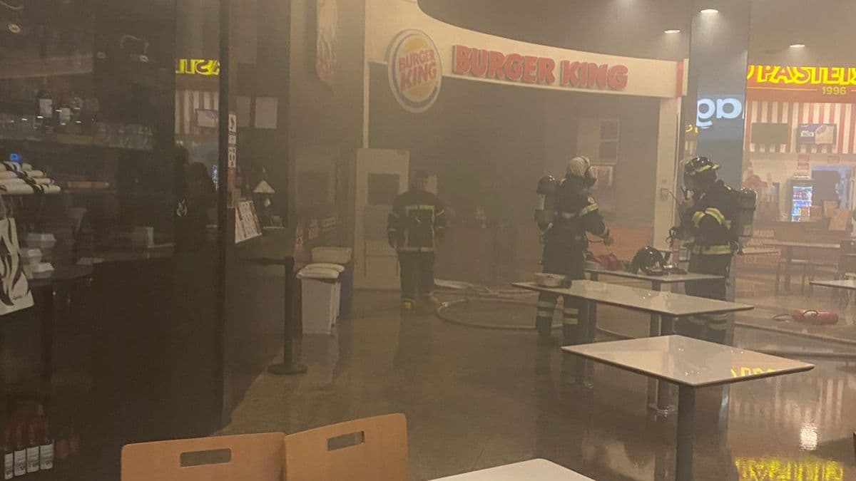 Incêndio atinge praça de alimentação de shopping e mobiliza bombeiros em Jaraguá do Sul