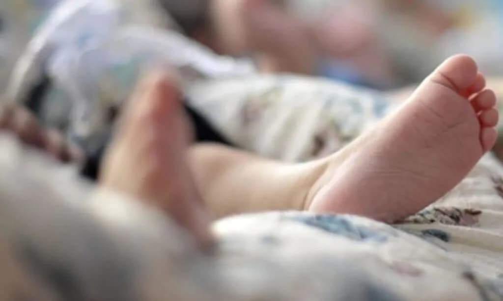 Bebê de 8 meses passa mal após ingerir maconha na casa da família em Canelinha
