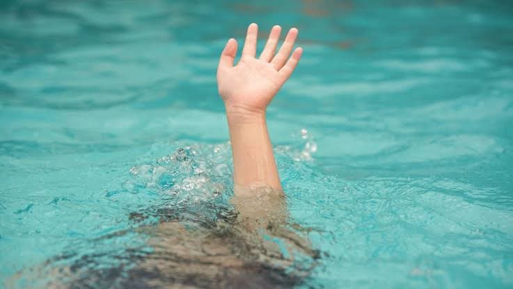 Menina de dois anos morre após ficar submersa por 4 minutos em piscina de SC