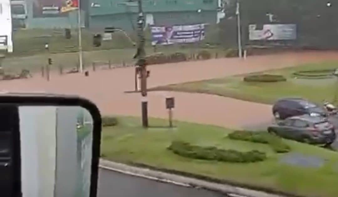 Chuvas bloqueiam Br-101 e alagam vias em Balneário Camboriú: “verdadeiro caos”