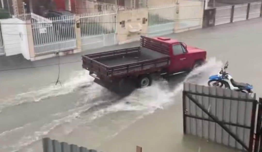 Porto Belo, Bombinhas e Tijucas debaixo d”água: chuva causa caos no litoral