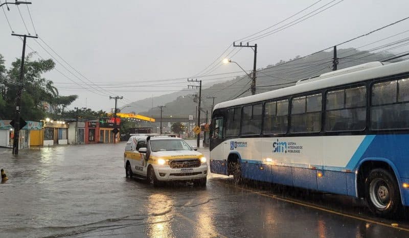 Abrigos em Florianópolis acolhem famílias após deslizamentos e desabamentos