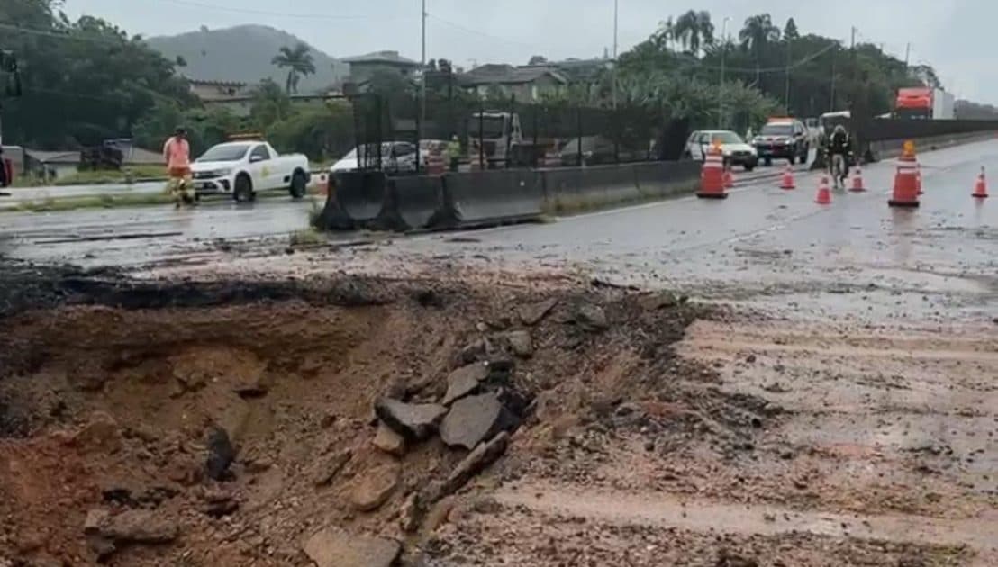 BR-101: Tráfego liberado no km 181, em Biguaçu, após 80 horas ininterruptas de reparos