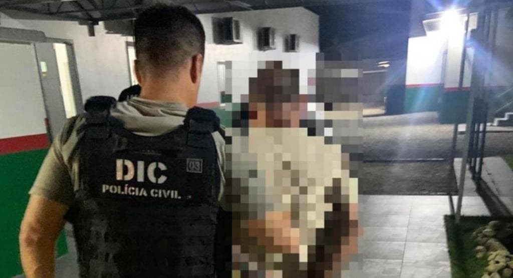 Homem é preso após tentativa de assassinato a facão contra jovem em Brusque