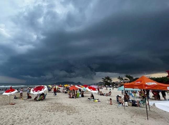 Santa Catarina em alerta: temporais com ventos de até 70 km/h e risco de granizo