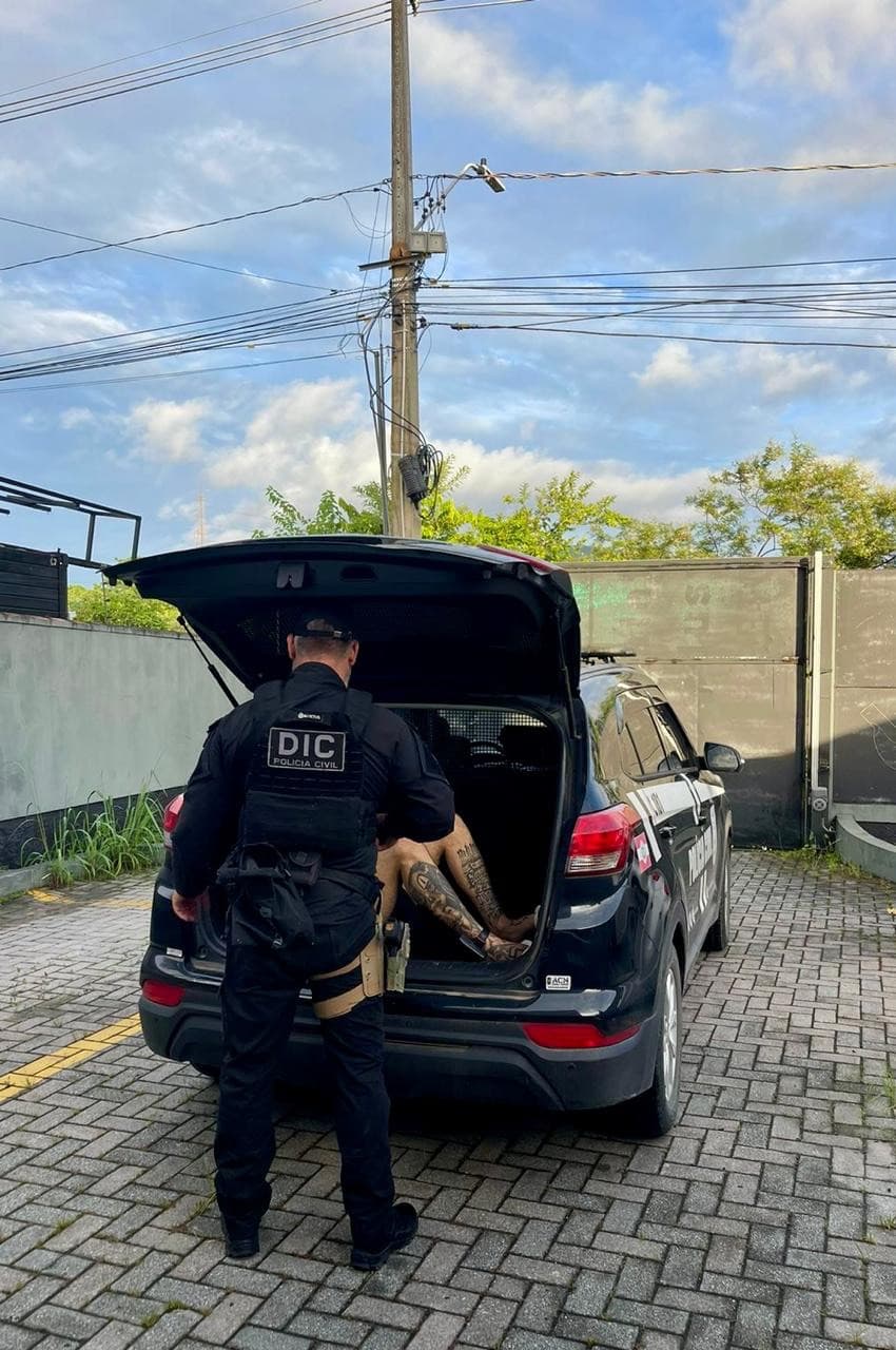 Ladrão de residência é preso e polícia recupera camisetas roubadas em Palhoça