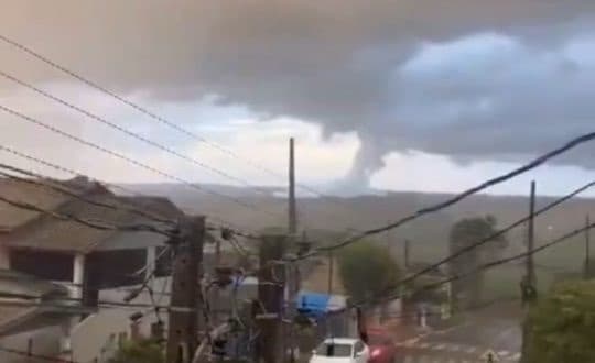 Nuvem gigante aparece no céu de Santa Catarina e assusta moradores