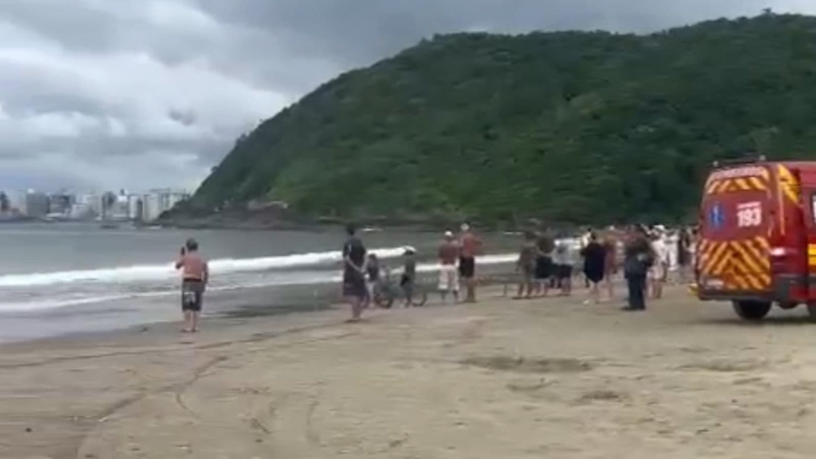 Corpo de jovem que desapareceu no mar após ir à praia pela primeira vez em SC é encontrado