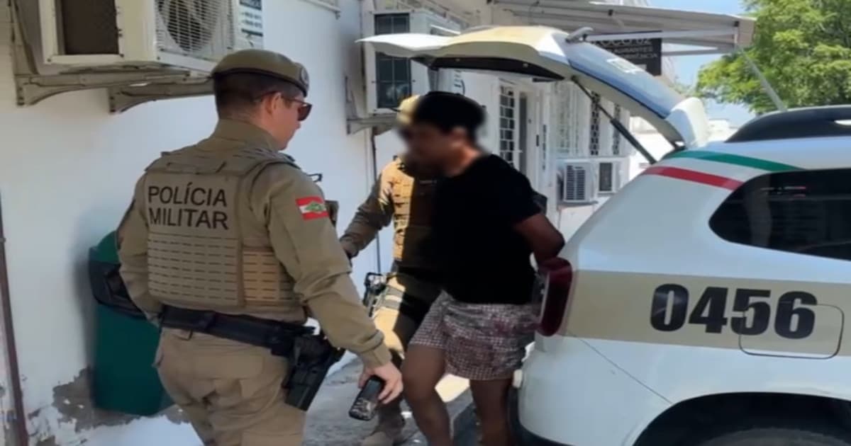 Homem morre ao se posicionar sob caminhão em Balneário Camboriú