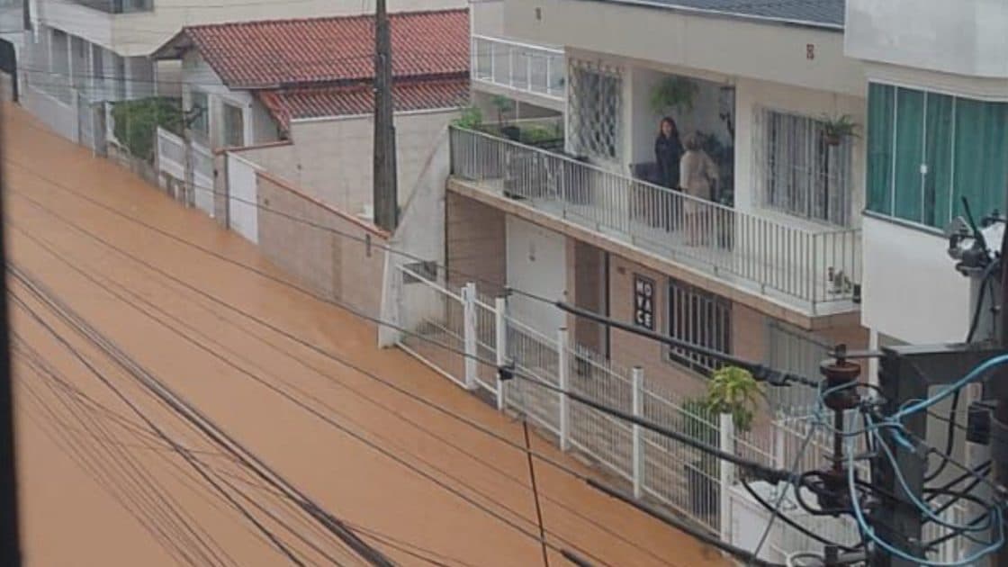 Saiba quais cidades decretaram situação de emergência em Santa Catarina após fortes chuvas