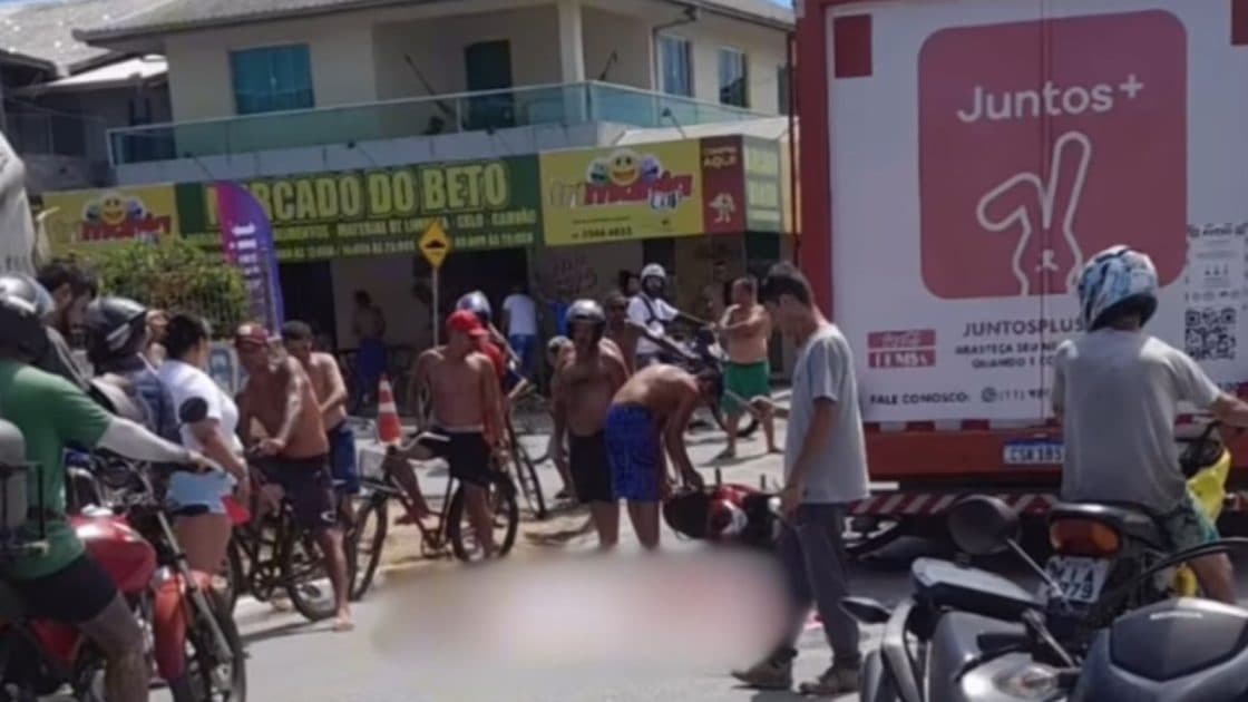 Adolescente de 17 anos morre em acidente entre moto e caminhão em Itajaí