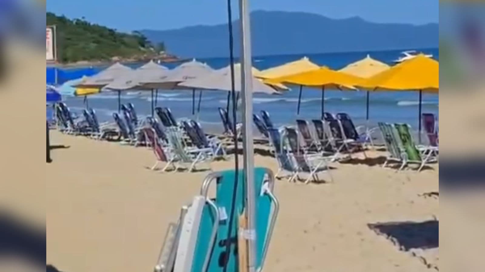 Comerciantes ocupam areia de praia com guarda-sóis e revoltam banhistas em SC