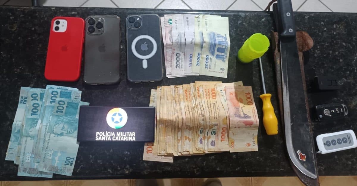 Trio tenta furtar carros em Bombinhas, foge para Porto Belo e é preso