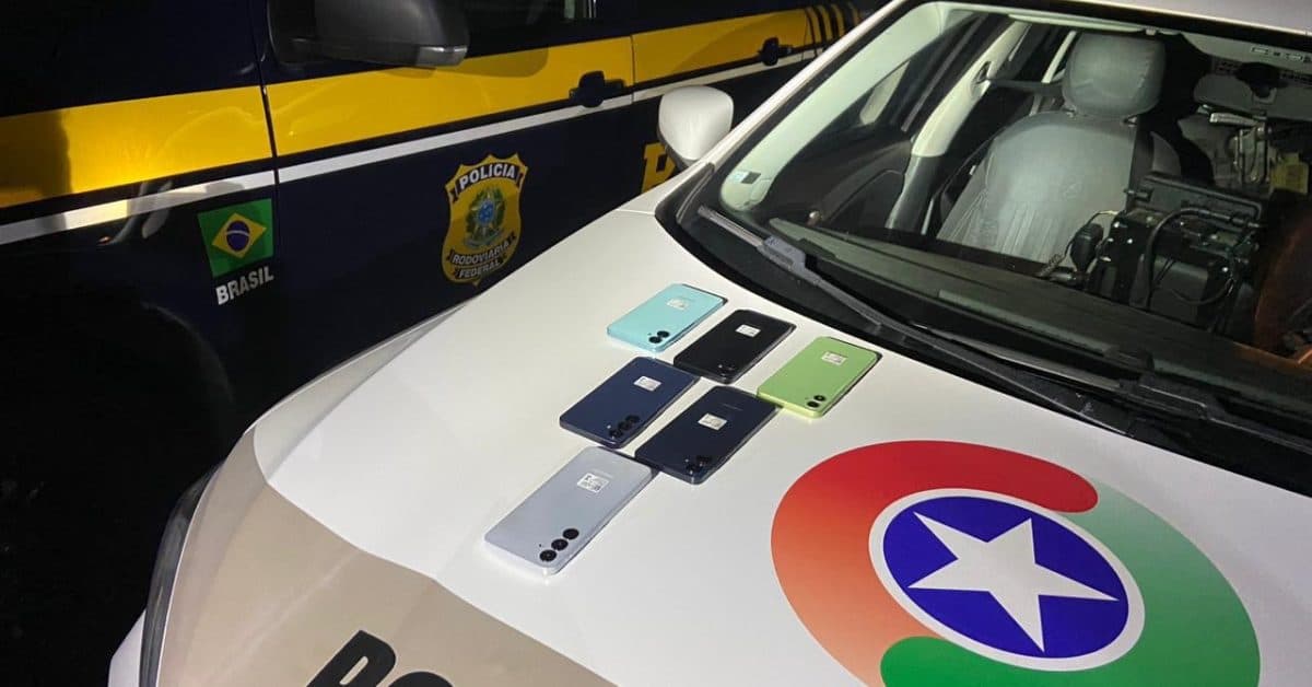 PRF e PM flagram casal com celulares furtados e descobrem mulher foragida da Justiça