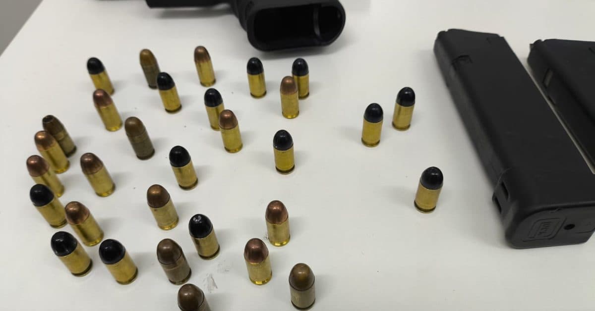 Polícia prende integrante de facção gaúcha em SC com arma, drogas e identidade falsa