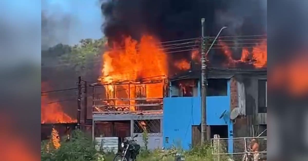 Cachorro morre e 23 pessoas ficam desalojadas após incêndio em Itajaí