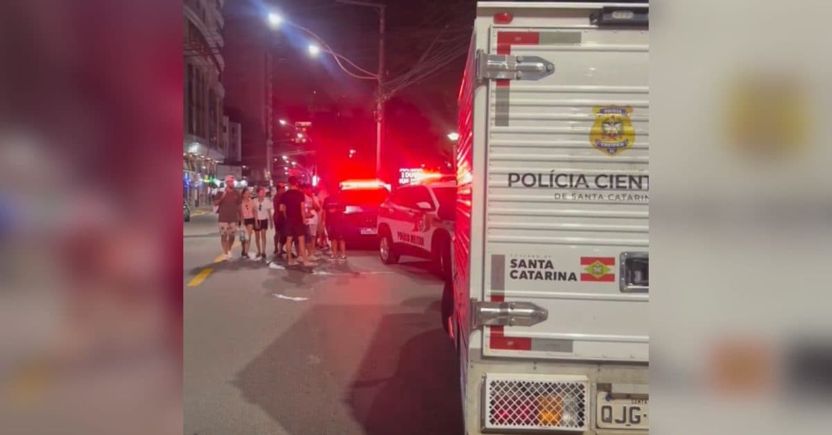 Homem morre após colisão entre scooter elétrica e caminhão no Centro de Itapema