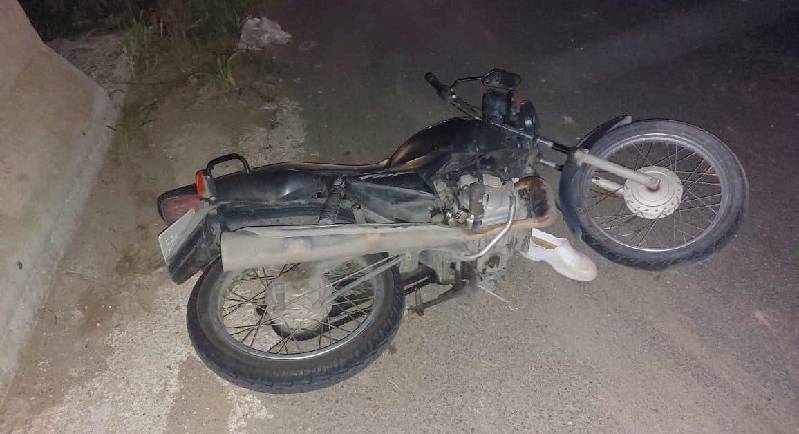 Homem morre após queda de moto na BR-470; vítima foi encontrada sem capacete