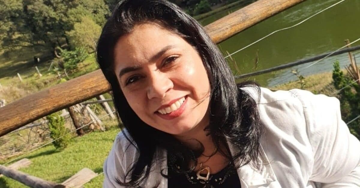 Mulher é assassinada a facadas e polícia procura marido em SC