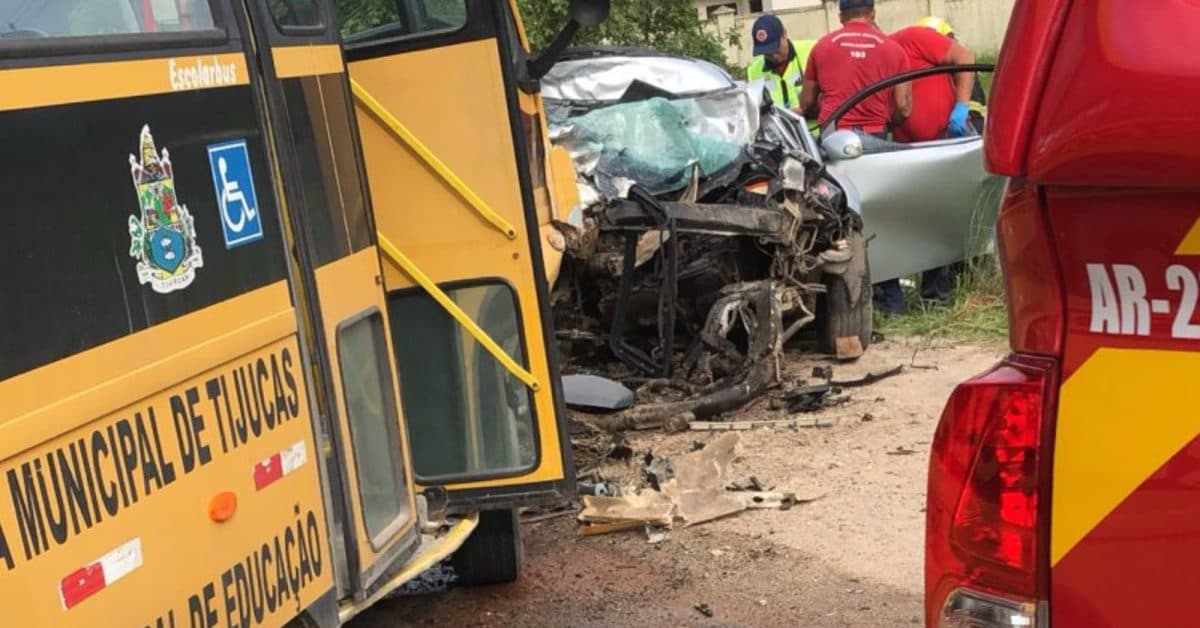 URGENTE: Motorista de veículo morre em acidente com ônibus escolar na SC-410, em Tijucas