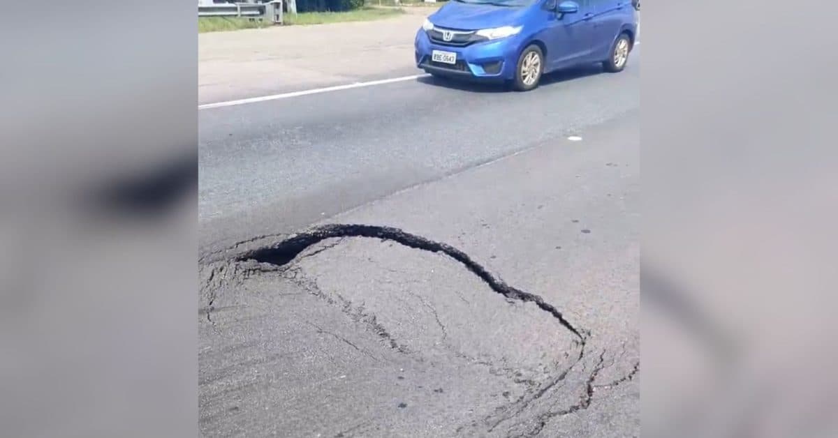 Cratera gigante abre na BR-101 e deixa trânsito lento em SC
