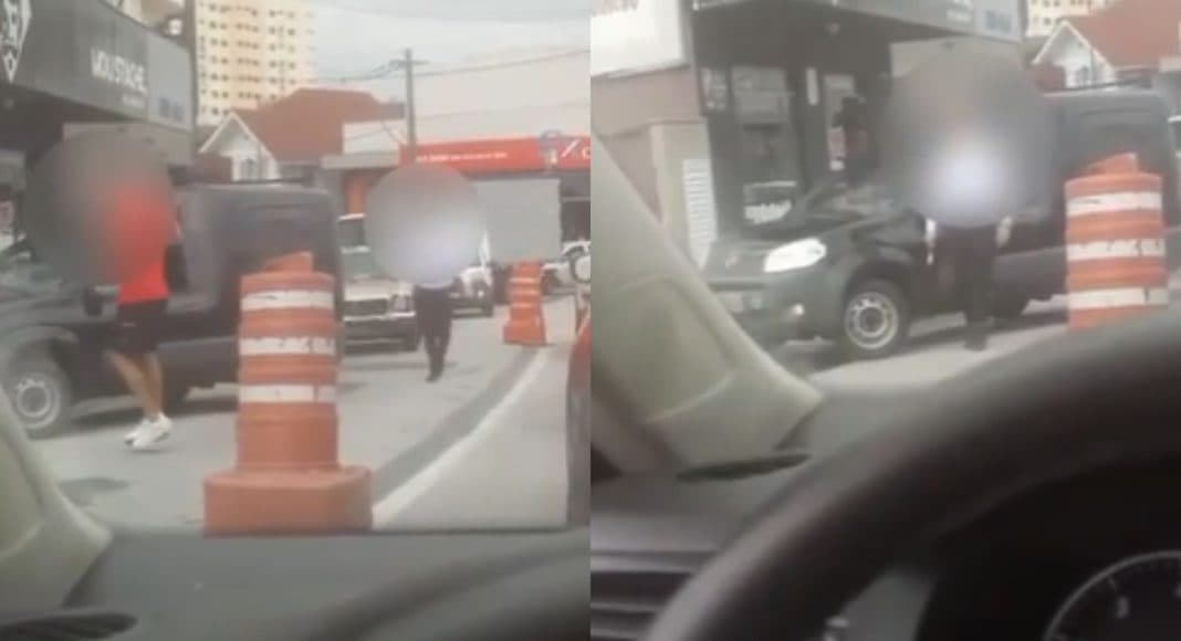 Motorista de Chevette corre com facão atrás de homem após bater carro
