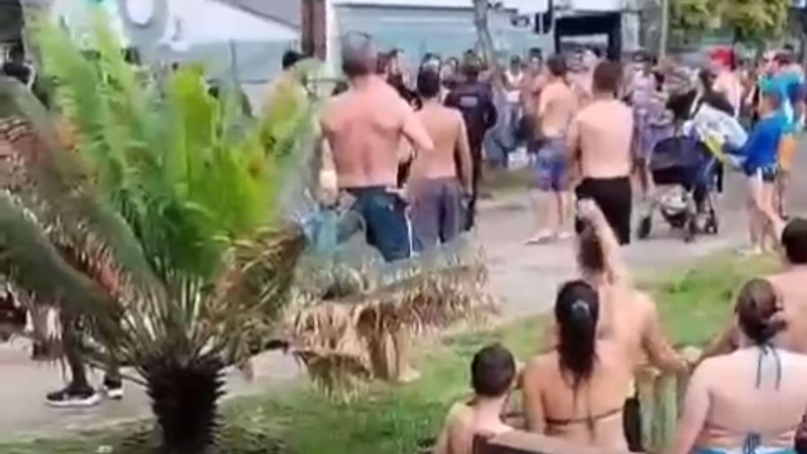 Banhistas se revoltam após fiscais abordarem ambulante sem alvará em Itapema