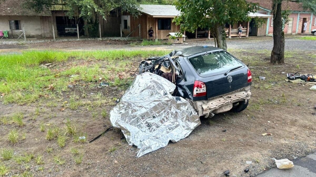 Três morrem e uma passageira fica gravemente ferida em acidente na BR-470