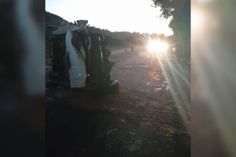 Idoso morre preso às ferragens e outro fica ferido em colisão brutal na BR-282