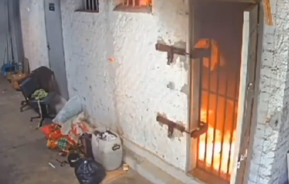 Presos colocam fogo em cela e quase morrem sufocados em delegacia do RS